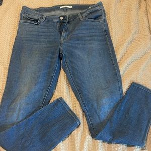 Levi’s 711 Skinny jeans, size 32.